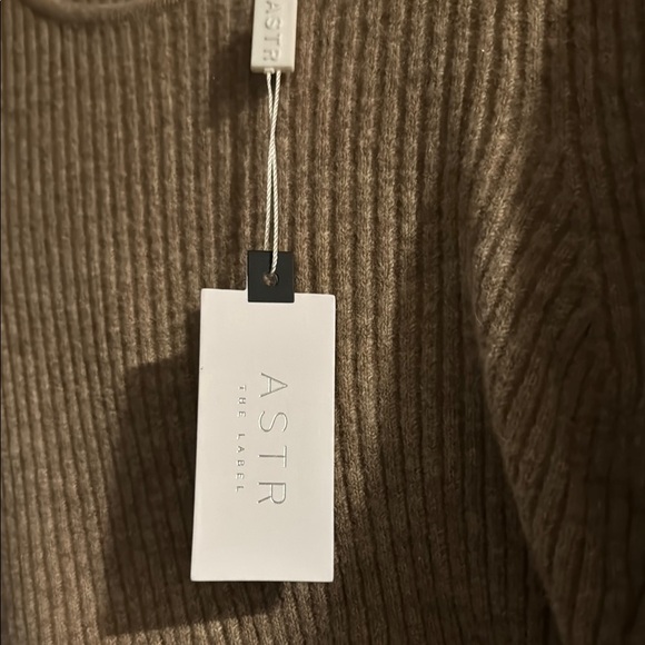 Elegant Tan Knit Sweater Dress - Picture 5 of 5